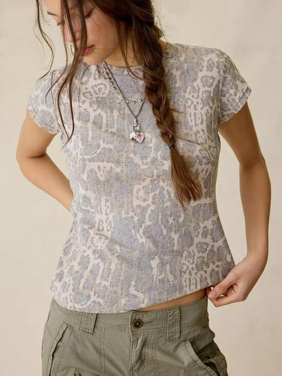 URBAN OUTFITTERS Women's BDG Printed Short Sleeve Spill The Tee Sz M in Leopard